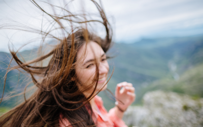 Jak chronić włosy przed wiatrem?